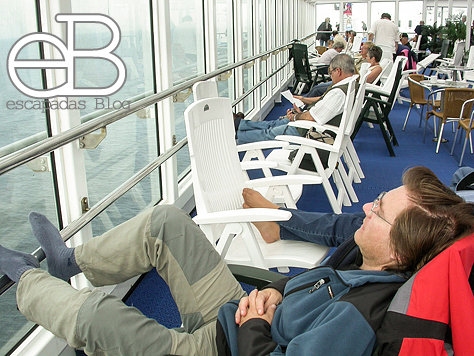 Haciendo una siesta en un ferry
